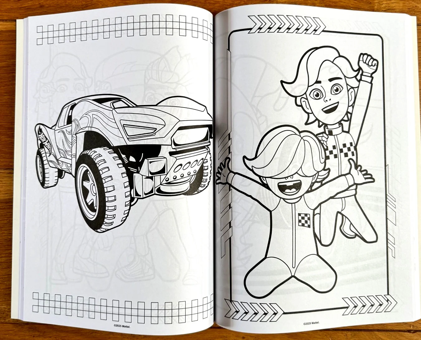 Hot Wheels Jumbo Colouring Book - Image 3