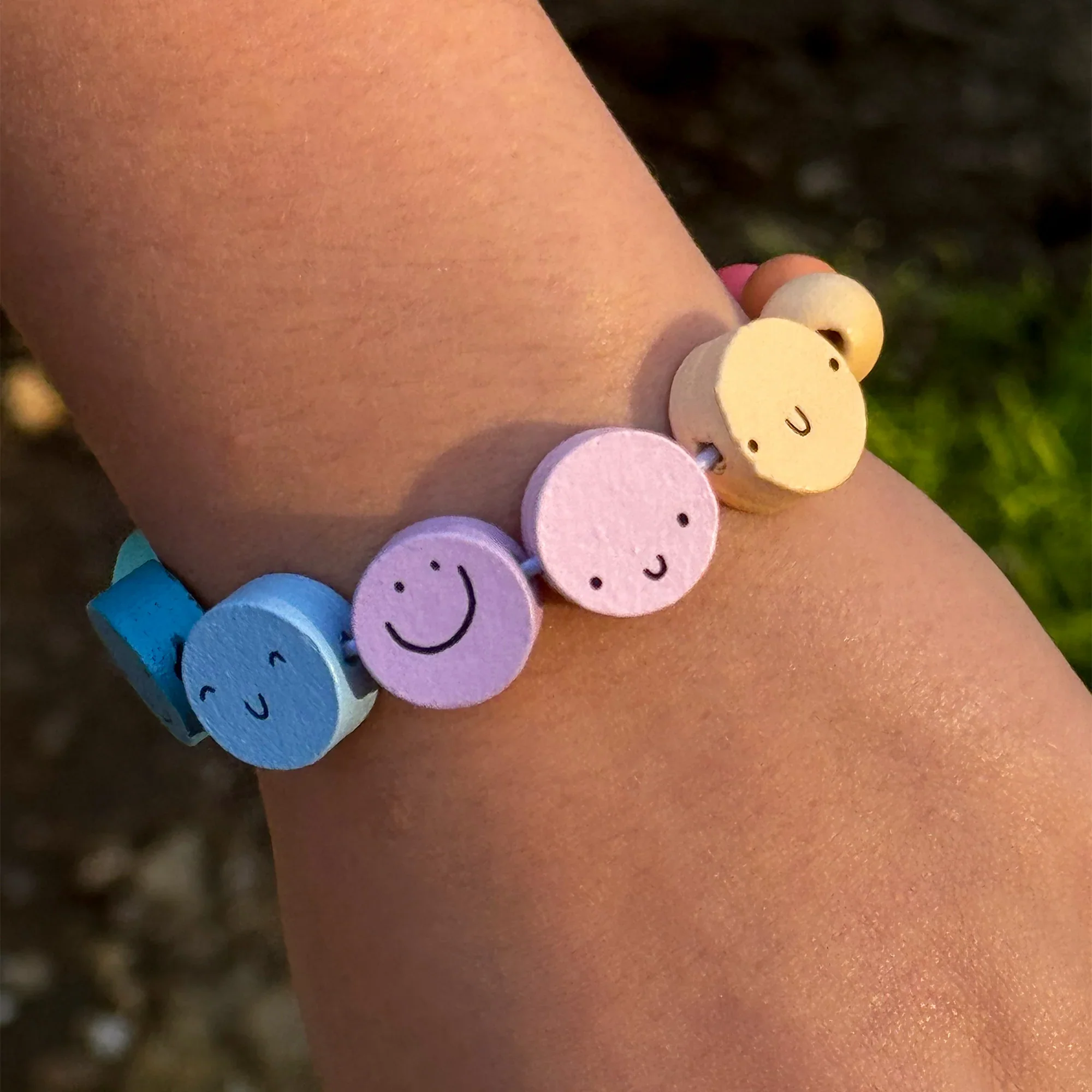 It's Nice To Be Nice - Beaded Emoji Bracelet Making Kit - Image 4