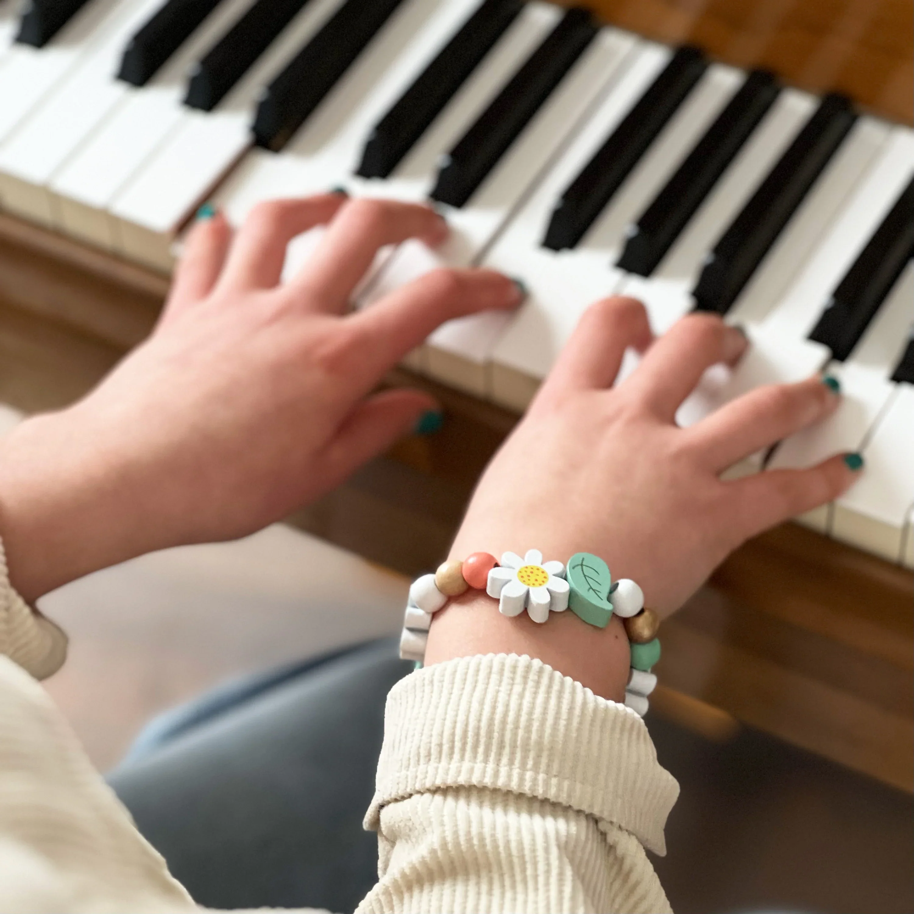 Make Your Own Daisy Chain Bracelet Gift Kit - Image 4