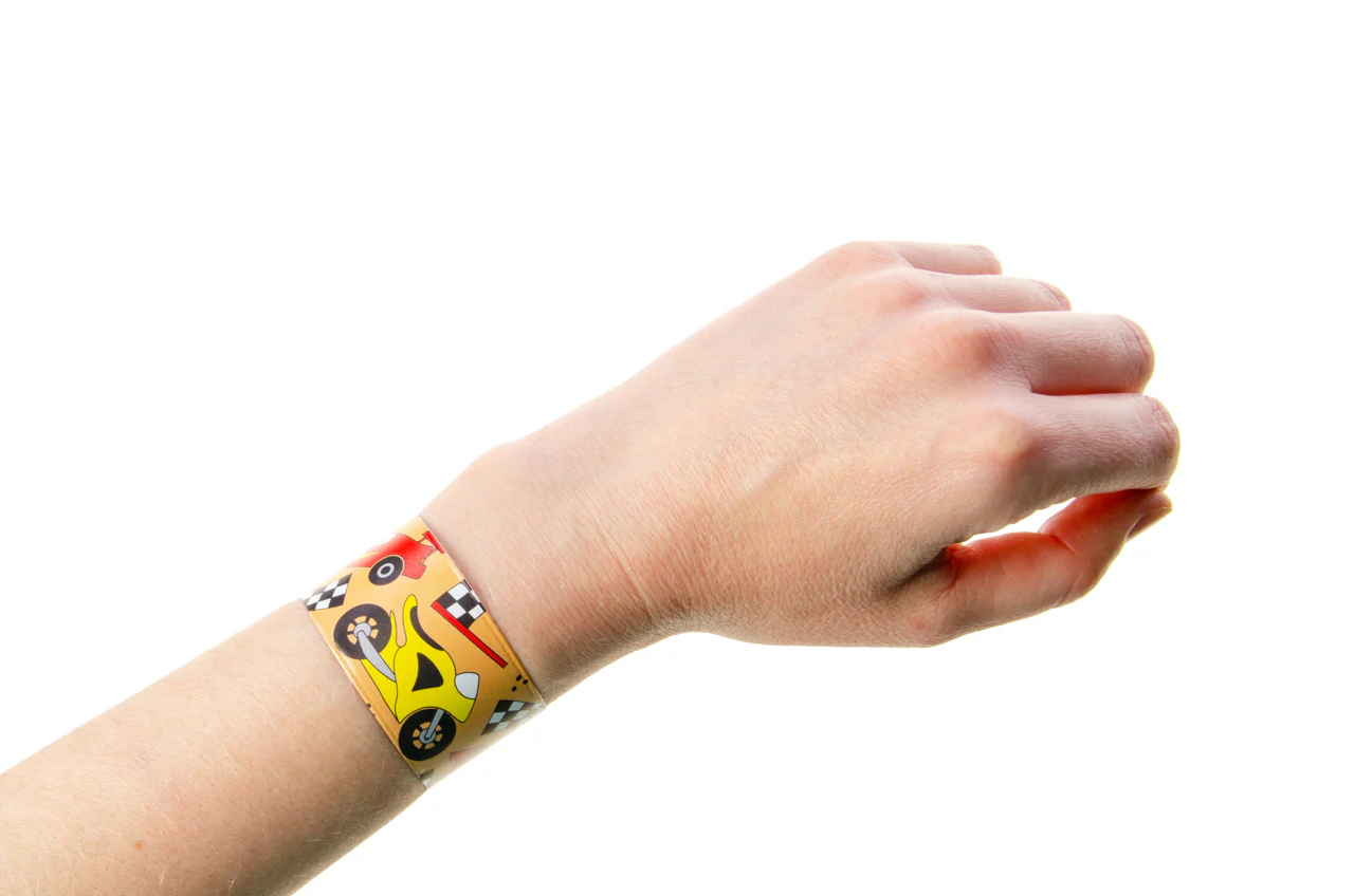 Vehicles Snap Bracelet, 22 x 3 cm, 3 Random Designs - Image 4
